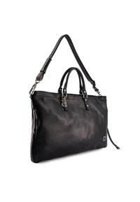 Sort læder tote bag med dobbelte håndtag, justerbar rem, sølv hardware, subtil texture og en nøgleringe accent.