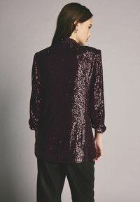 Next SEQUIN TALL - REGULAR FIT - Blazer - burgundy red
