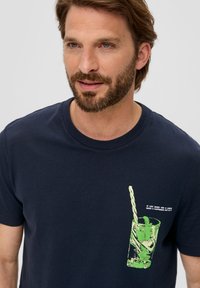 s.Oliver FRONTPRINT - T-shirt print - navy