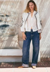 Next BOYFRIEND TURN UP - Avar lõikega teksad - mid blue