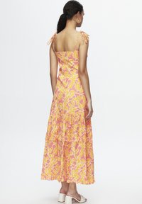 adL RUFFLES - Freizeitkleid - printed pink