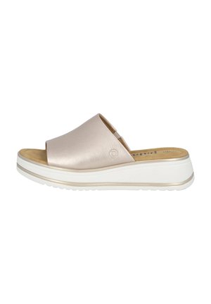 Sandale à glissière avec un dessus synthétique rose métallique, bout ouvert et semelle intérieure rembourrée beige. Semelle plateforme blanche avec une ligne d'accent dorée.