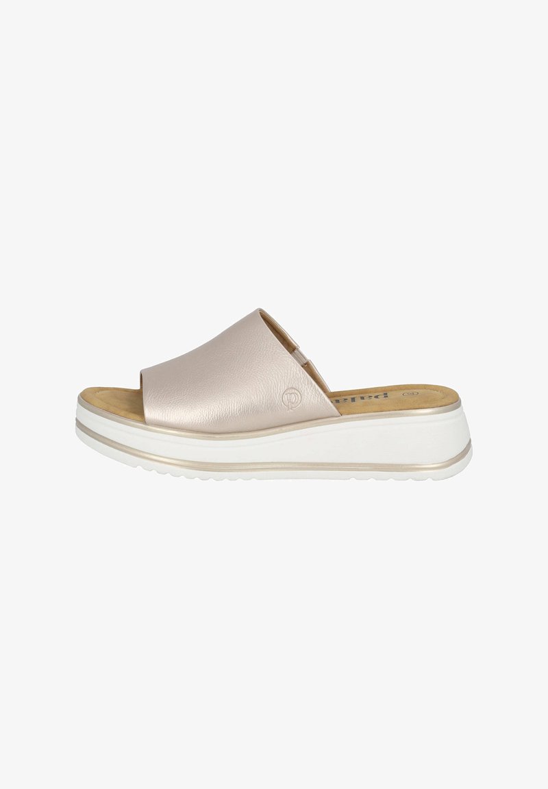 Slidesandal med en metallisk rosa syntetisk ovandel, öppen tå och beige stoppad fotbädd. Vit plattformsula med en guldaccentlinje.