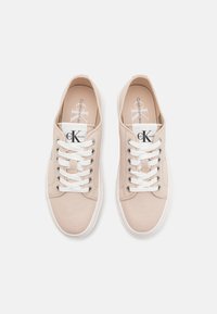 Calvin Klein Jeans FLATFORM CUPSOLE  - Joggesko - whisper pink/bright white