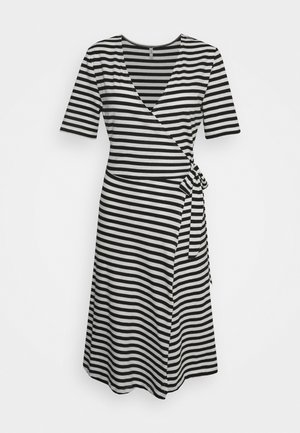 Vestido envolvente listrado em preto e branco com mangas curtas, decote em V e detalhe de laço lateral. Feito de um tecido macio com um corte descontraído.