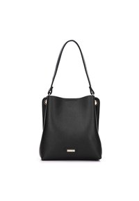 Czarna torebka skórzana o teksturowanej powierzchni, z pojedynczym paskiem na ramię i małą prostokątną metalową plakietką marki z przodu.