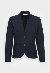 Blazer azul marino hecho de tela texturizada, con un cuello de muesca, dos bolsillos frontales y dos botones de cierre.