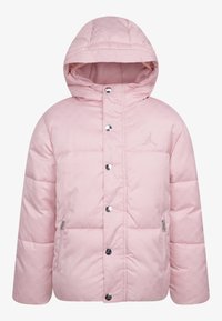 Różowa pikowana kurtka puchowa z kapturem, z przeszywan�ą teksturą, srebrnymi guzikami i boczną kieszenią na zamek. Delikatne logo marki na piersi.