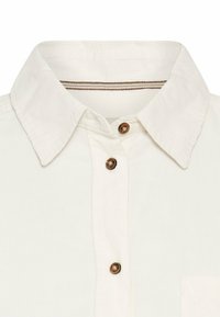 Witte corduroy shirt met een klassieke kraag, vijf bruine knopen, een linkse borstzak en subtiele gestreepte details op de binnenkant van de kraag.