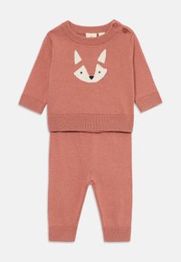 Nem kiválasztott, faded cedar