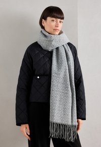 Unselected, grey