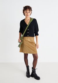 ONLY ONLLIANA LIFE V NECK CARDIGAN  - Cardigan - black