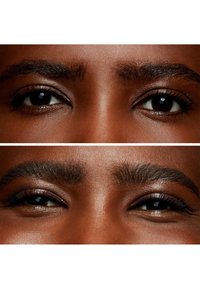 Nahaufnahme von zwei Augensets, die dunkle Wimpern und gut gepflegte Augenbrauen über glatter Haut mit subtiler Ausstrahlung betonen.
