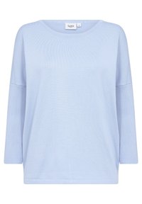 Vaaleansininen neulepaita, joka on valmistettu pehmeästä kankaasta. Paita on rento malli, jossa on avara kaula-aukko ja kolmanneksen mittaiset hihat, joissa on ribbireunat.