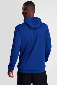 Felpa sportiva blu con tessuto testurizzato, tasca a marsupio e cappuccio regolabile. Presenta maniche lunghe e una vestibilità comoda.
