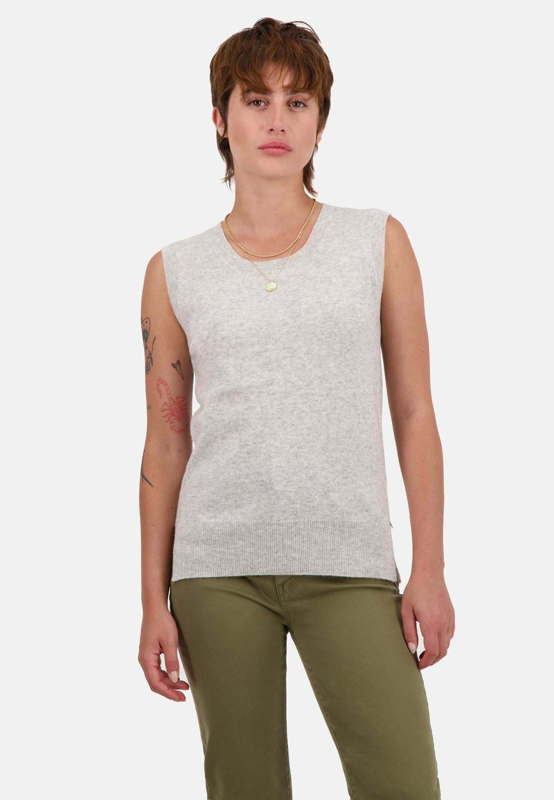 Hellgrauer ärmelloser Pullover mit rundem Ausschnitt und geripptem Saum. Weiche Textur, figurbetonte Form und minimalistisches Design.