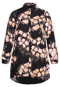 Chemise à manches longues avec un fond noir présentant un motif abstrait de pierres roses et beiges, une fermeture boutonnée sur le devant et un ourlet arrondi.