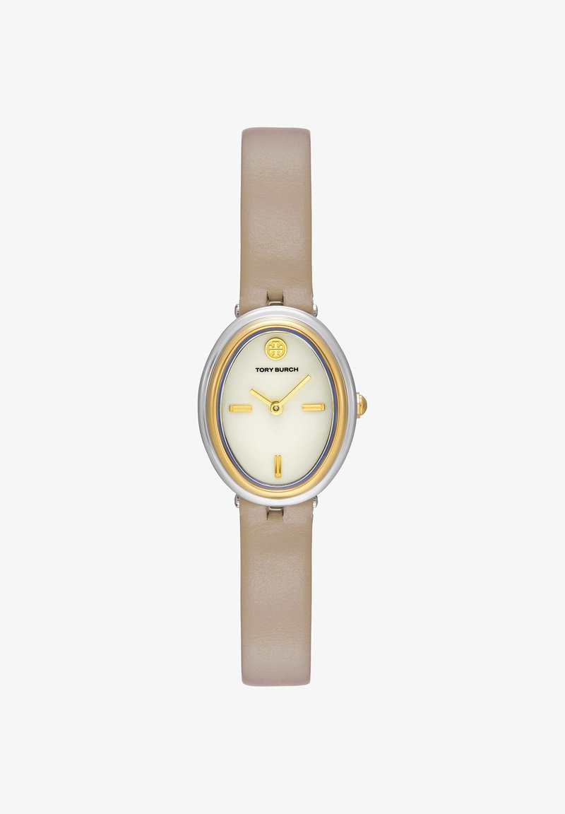 Reloj de pulsera ovalado Tory Burch con marcadores y manecillas en tono dorado, correa de cuero beige y bisel en tonos plateado y dorado.