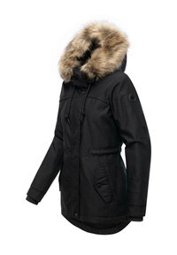 Czarna parka z kapturem wyłożonym futrem, z regulowanym w pasie i przednimi kieszeniami. Posiada zapięcie na guziki oraz ściągacze na mankietach, co zapewnia dodatkowe ciepło.