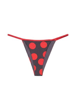 String noir et rouge à pois avec fines bandes rouges à la taille, posé à plat sur fond blanc.