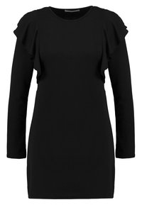 Vestido negro de manga larga con acentos de volantes en los hombros, hecho de un material suave, con un escote redondo y una silueta ajustada.