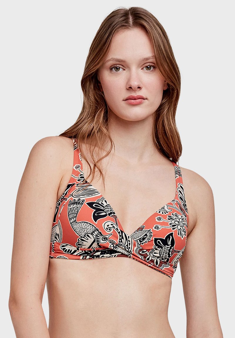 Haut de bikini corail avec imprimé floral et faunique noir, bonnets triangulaires, bretelles ajustables et tissu froncé au centre pour un effet de forme.