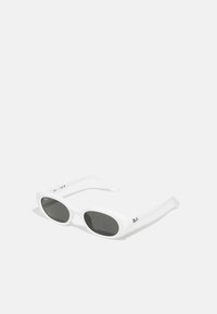 Unselected, white