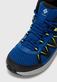 Columbia YOUTH PEAKFREAK RUSH MID WATERPROOF - Zapatillas de senderismo - mountain blue/voltage