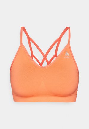 Top desportivo em laranja brilhante, feito de tecido suave. Apresenta um design de costas em forma de cruz e um logotipo no lado esquerdo da frente.
