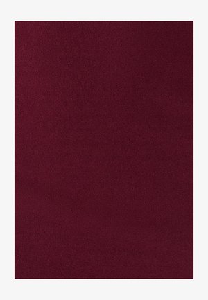 Burgunderfarbener Wildlederstoff, weiche Textur mit einem leicht glänzenden Finish, einheitliche Farbe, keine Muster oder sichtbaren Hardwaredetails.