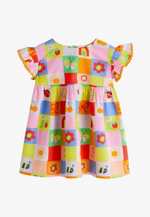Farverig bomulds kjole med patchwork-design med blomster-, insekt- og regnbuemotiver. Korte flæseærmer, indsnævret talje.