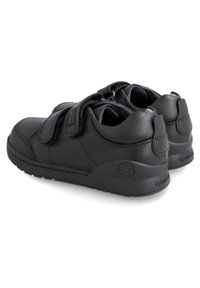 Schwarze Lederschuhe mit runder Form, ausgestattet mit zwei Klettverschlussriemen und einer strukturierten Gummisohle. Mit einem Logo auf der Rückseite akzentuiert.