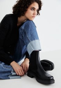 CHURRO - Botines con plataforma - black