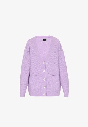 Lavenderfarbige Strickjacke mit Rautenmuster, V-Ausschnitt, Frontknopfverschluss und zwei Fronttaschen. Weiche Textur und lässige Passform.