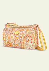 Musterhafte Umhängetasche mit einem rosa, orange und gelb blühenden Design, ausgestattet mit einem Reißverschluss und einem gestreiften, verstellbaren Riemen.