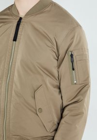 Replay JACKET - Bombejakke - light mud