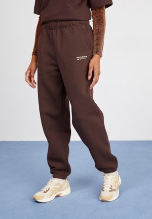 New Balance LINEAR HERITAGE BRUSHED BACK - Pantalones deportivos - black coffee