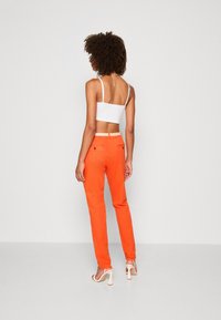 Esprit MIT GÜRTEL - Chinos - bright orange