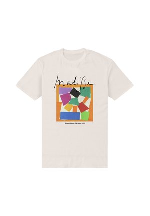 Hvid T-shirt med farverige abstrakte geometriske former og teksten "Matisse" skrevet med sort håndskrift over motivet på brystet.