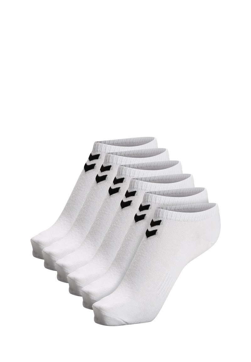 Calze alla caviglia bianche, in misto cotone, con motivo a zig-zag nero sul tallone, con design a taglio basso. Confezione da sei paia.