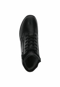 Chaussure montante en cuir noir avec bout arrondi, fermeture à lacets sur le devant, zip latéral, dessus texturé et intérieur rembourré.