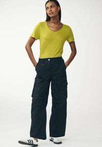 Next SLOUCH V-NECK- REGULAR FIT - Tricou basic - green celery