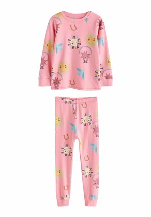 Set de pijama roz compus dintr-o bluză cu mânecă lungă și pantaloni, împodobit cu modele de soare, arici și potcoavă, realizat dintr-un material moale și respirabil.
