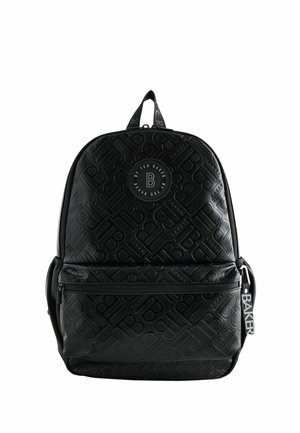 Zwarte Ted Baker rugzak met geprofileerd logopatroon, voorvak met rits, bovenhandvat en merkritstrekker.