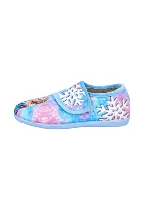 Pantufla azul, rosa y blanca con diseño de copos de nieve, fabricada en un tejido suave y con cierre de gancho y bucle; punta redondeada e interior acolchado para mayor comodidad.
