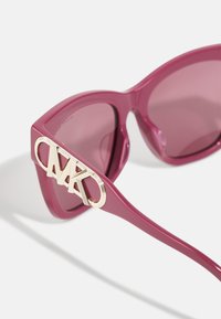 Michael Kors EMPIRE SQUARE - Lunettes de soleil - dusty rose