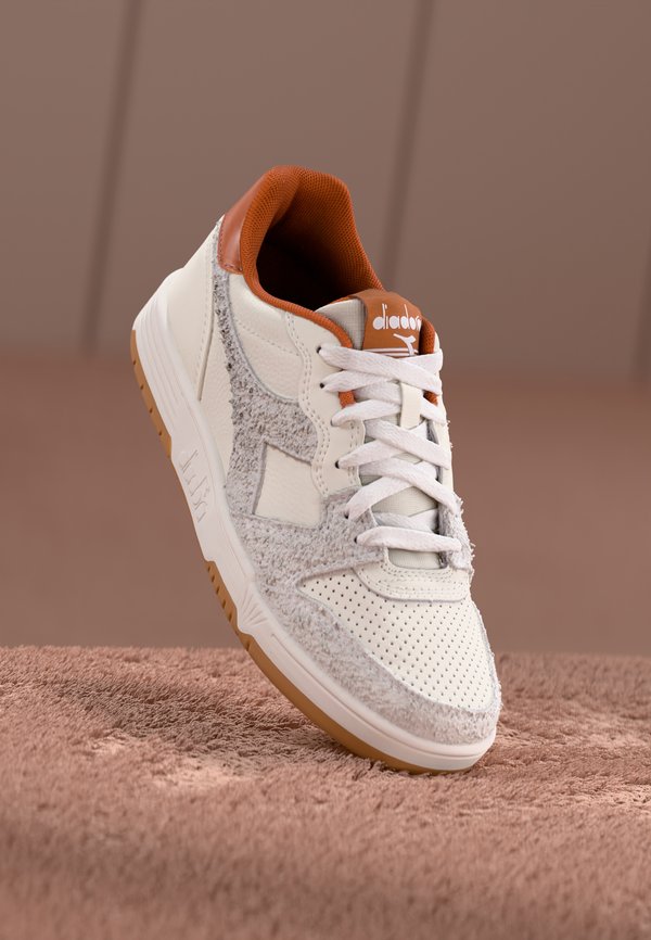 DEUCE HAIRY UNISEX - Sneaker low