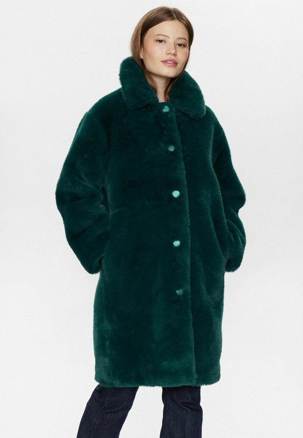 NUERA  - Wintermantel - bear grass