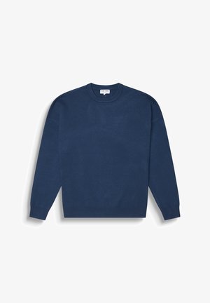 Maglione navy blue a maniche lunghe con collo a girocollo e polsini e orlo a coste, posato su uno sfondo bianco.