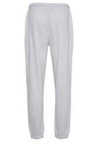Lys grå sweatpants med elastisk talje og ankelmanchetter, vist på en hvid baggrund.